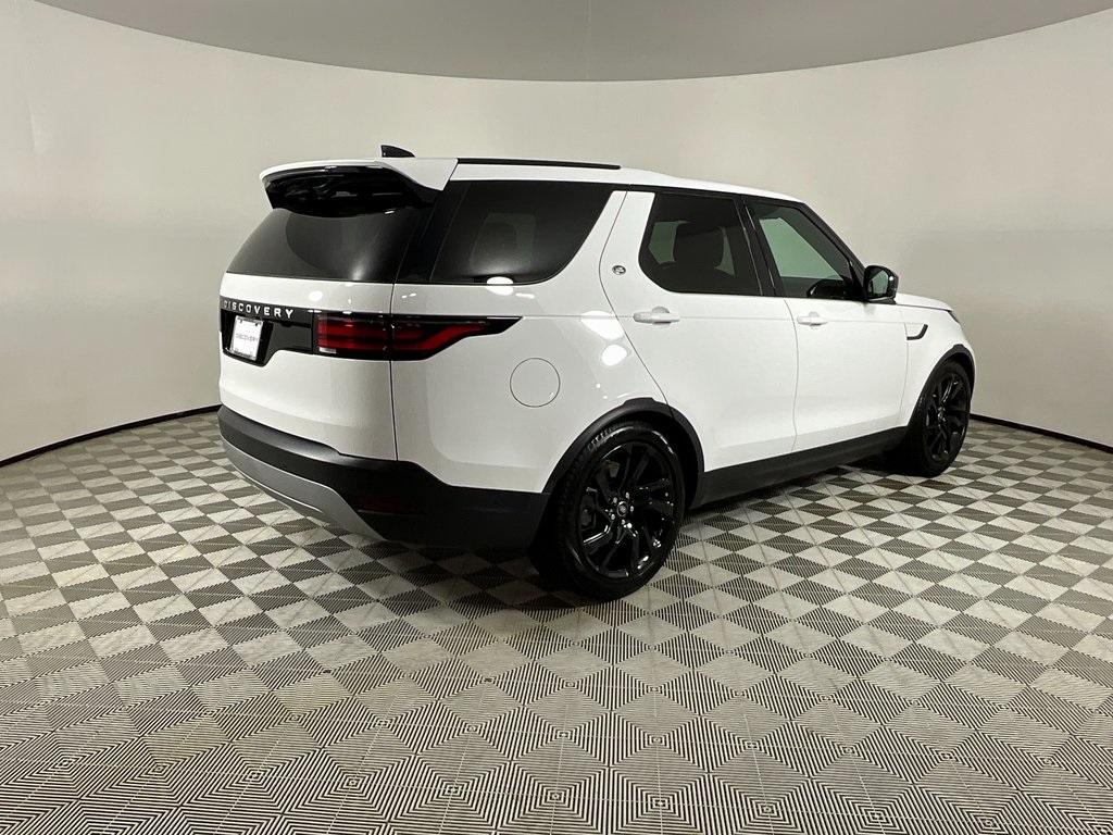 2025 Land Rover Discovery S photo 3