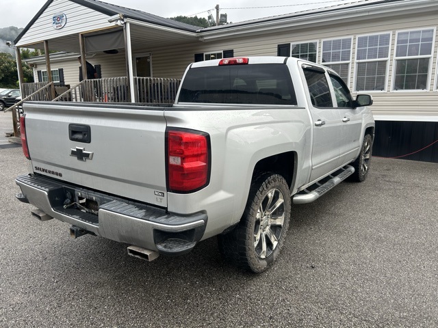 2018 Chevrolet Silverado 1500 LT photo 2