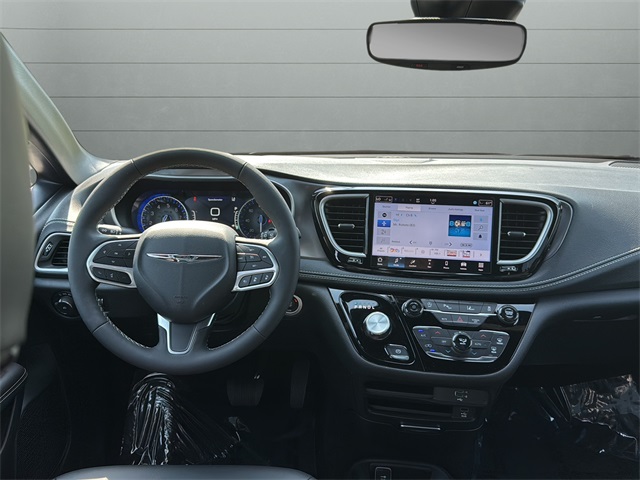 2026 Chrysler Pacifica photo 12
