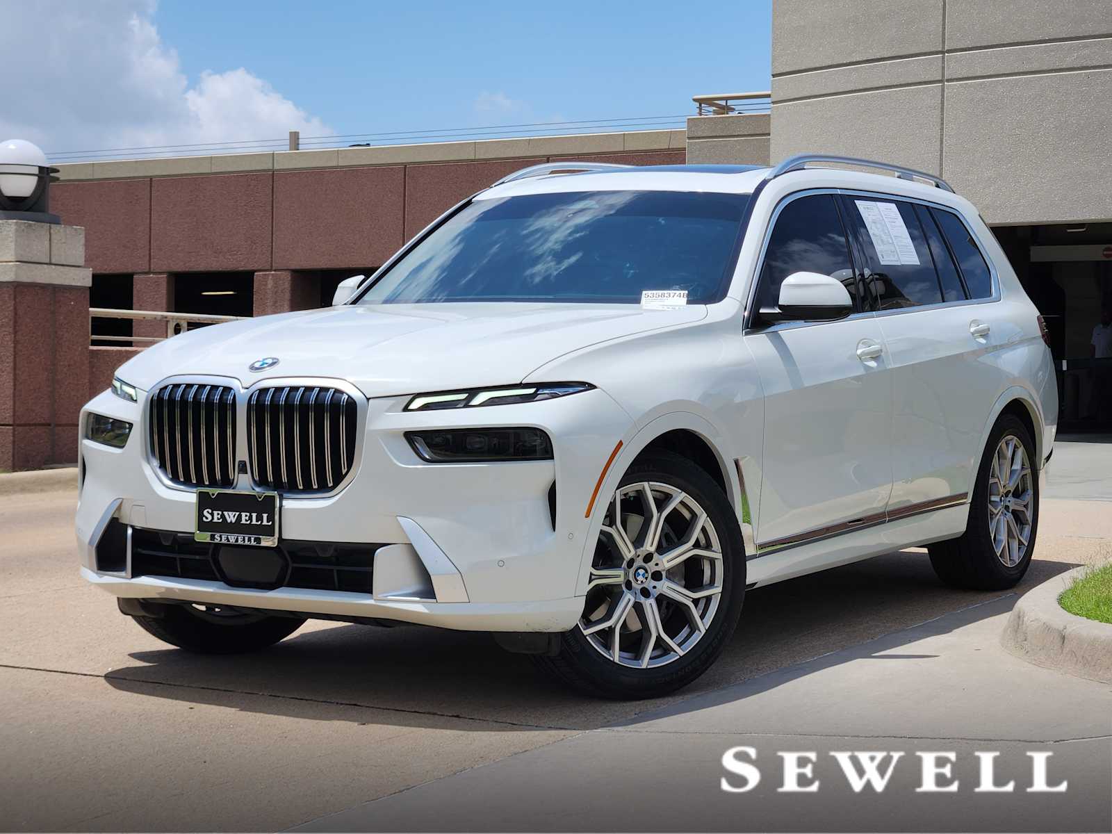 2023 BMW X7 40i's photo