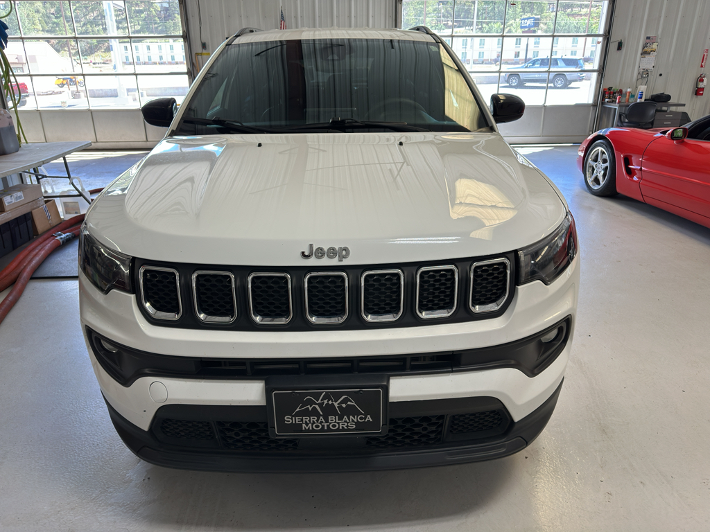 2023 Jeep Compass Latitude photo 2