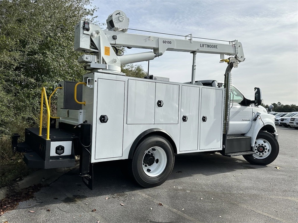 2024 Ford F-750 photo 4