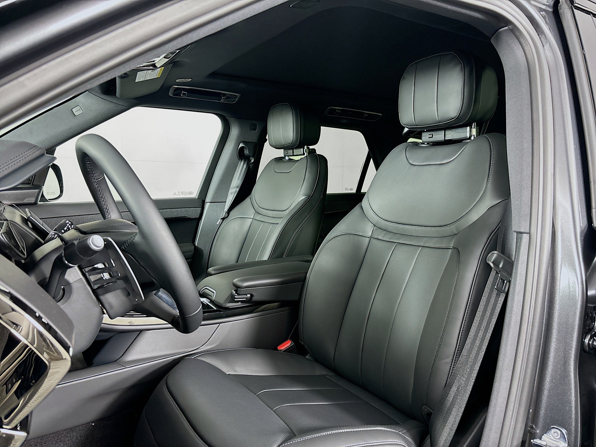 2025 Land Rover Range Rover Sport SE photo 18