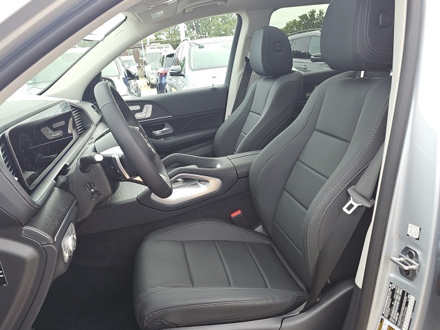 2026 Mercedes Benz GLS 450 4MATIC photo 16