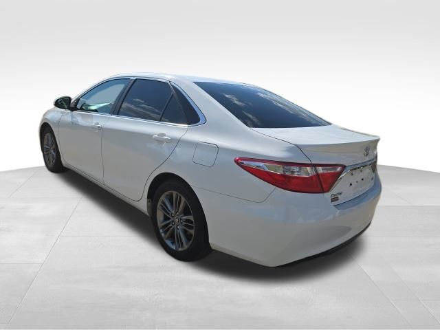 2016 Toyota Camry SE photo 3