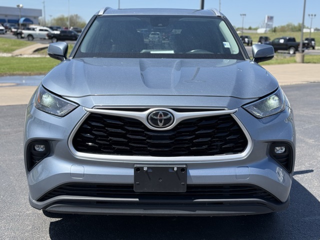 2022 Toyota Highlander XLE photo 2