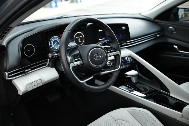 2022 Hyundai Elantra Limited photo 22