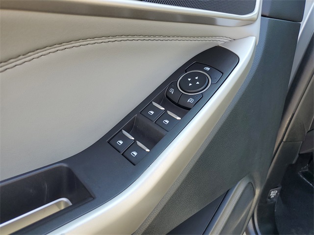 2023 Ford Explorer XLT photo 12