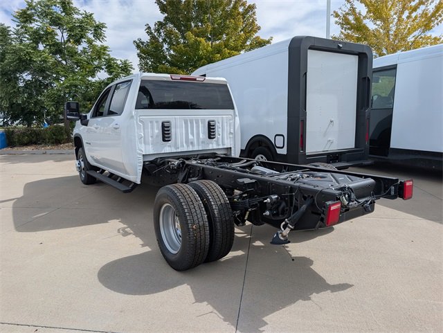 2025 Chevrolet Silverado 3500HD photo 3