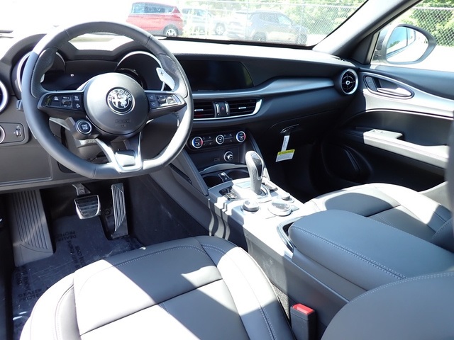 2025 Alfa Romeo Stelvio Sprint Base photo 11
