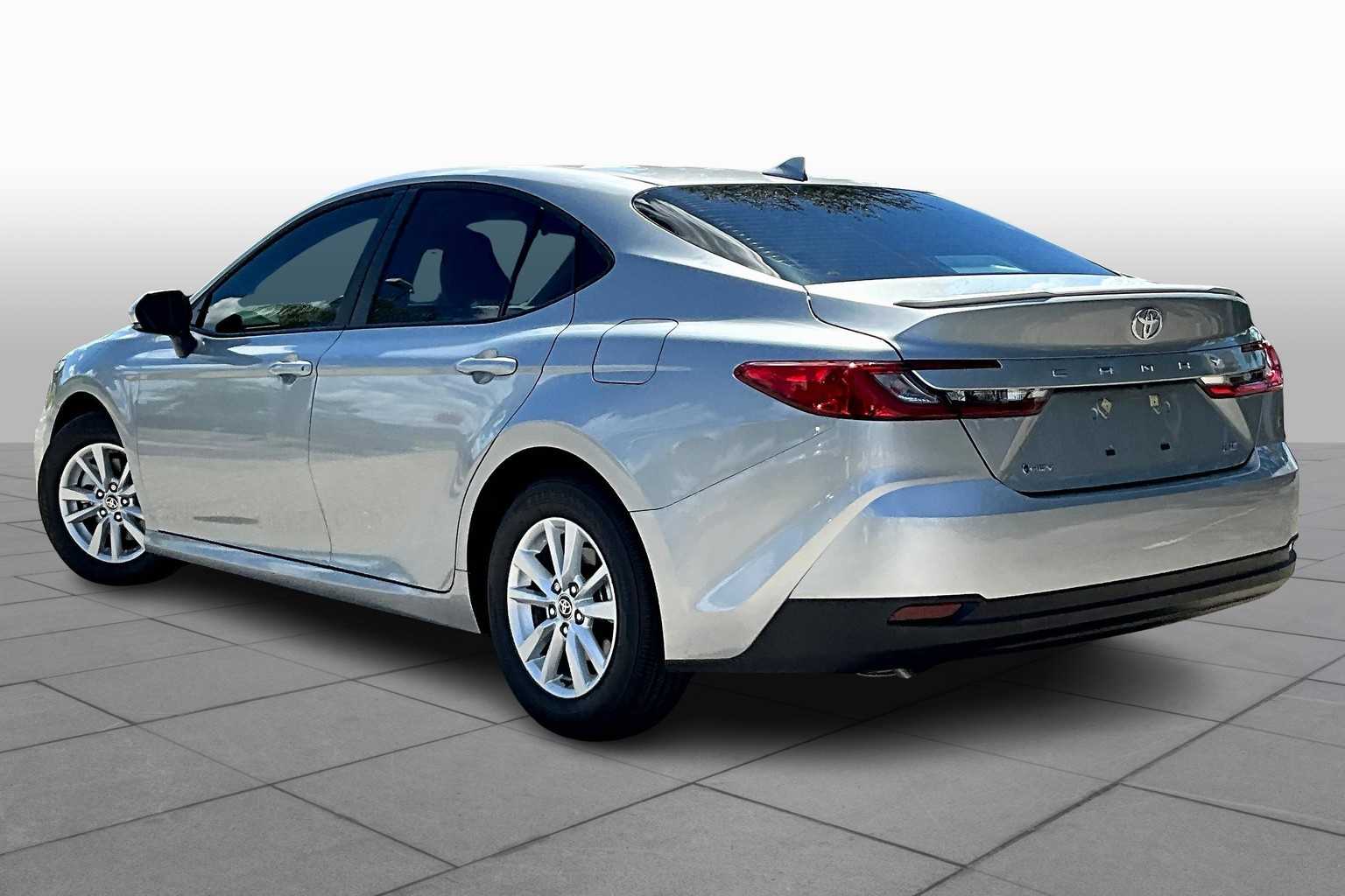 2025 Toyota Camry LE photo 10