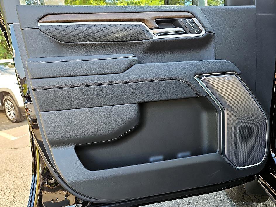 2025 Chevrolet Silverado 2500HD High Country photo 13