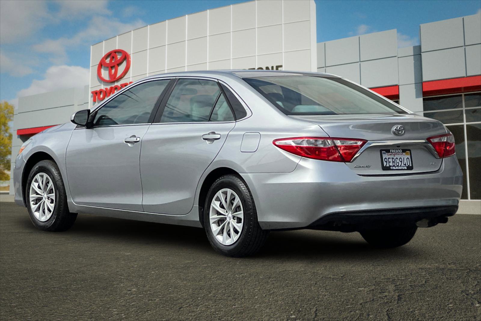 2016 Toyota Camry XLE photo 4