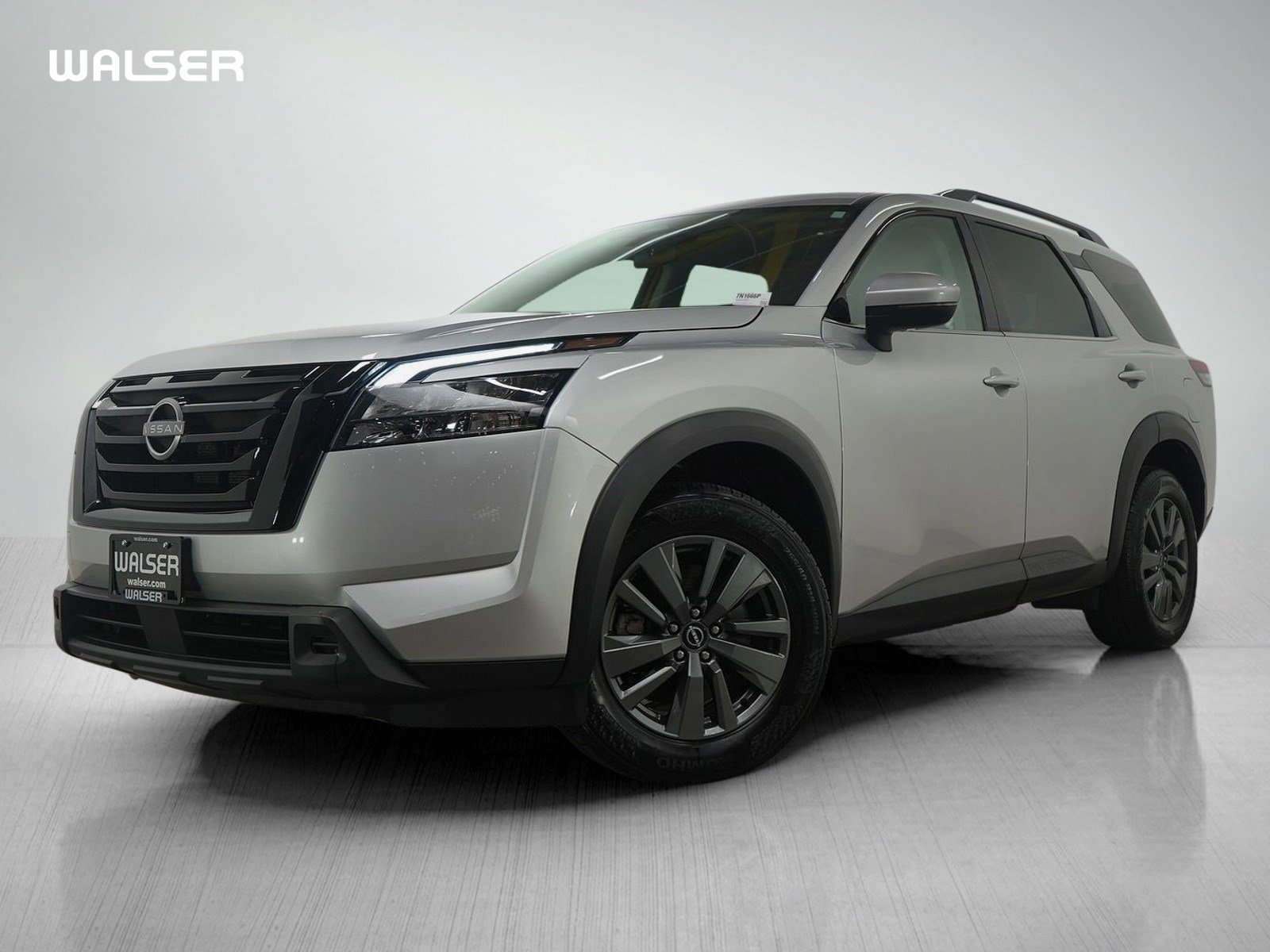 2024 Nissan Pathfinder SV's photo
