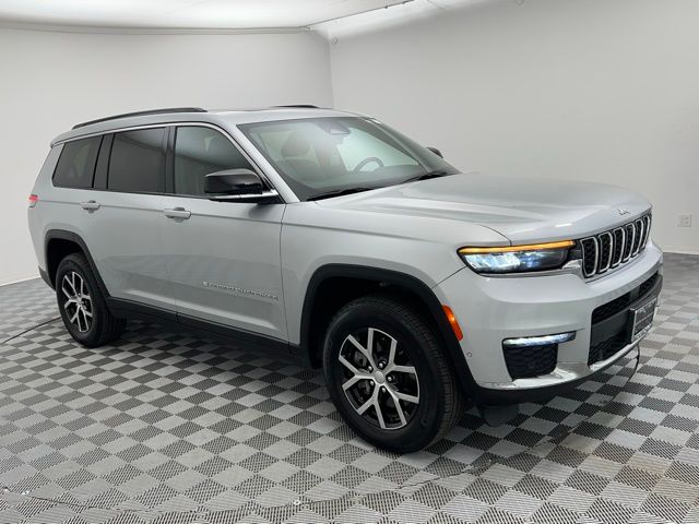 2024 Jeep Grand Cherokee Limited photo 2