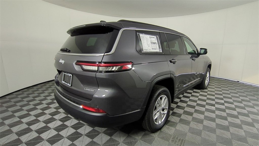 2025 Jeep Grand Cherokee Laredo X photo 2