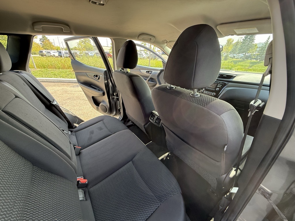 2018 Nissan Rogue Sport S photo 5