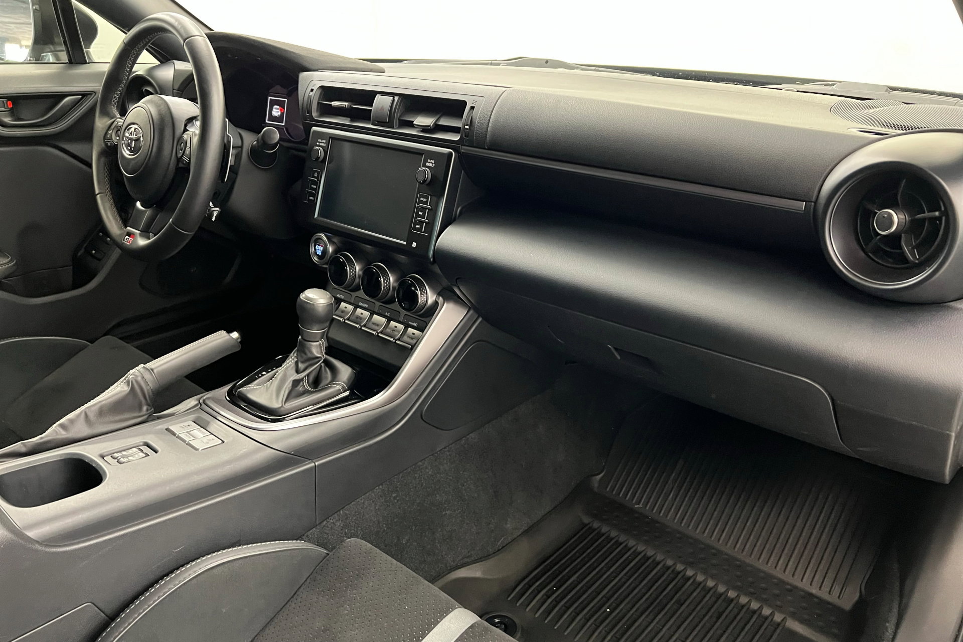 2024 Toyota GR86 Premium photo 19