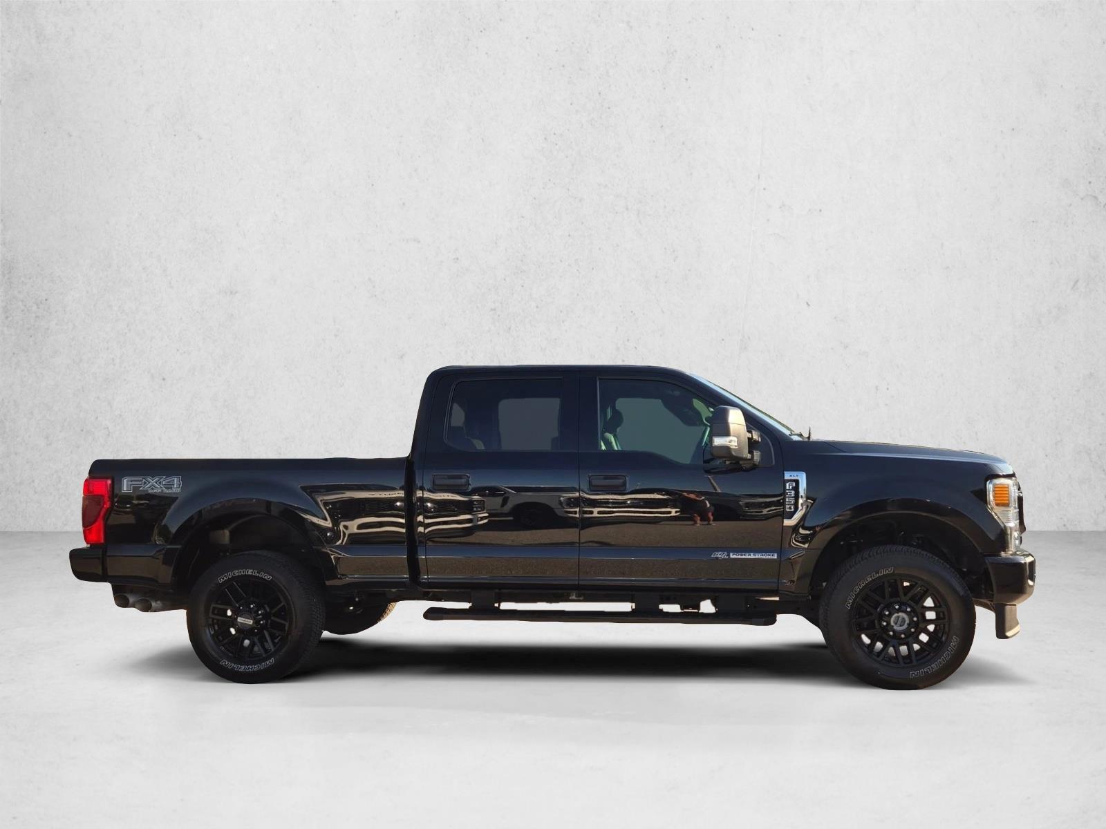 2022 Ford F-350 XLT photo 4