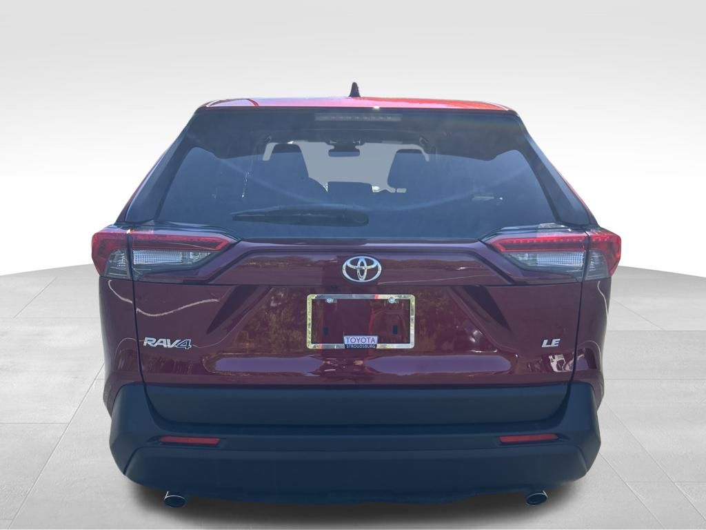 2022 Toyota RAV4 LE photo 4