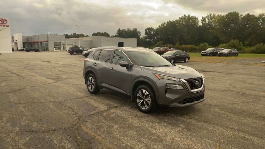 2022 Nissan Rogue SV photo 2