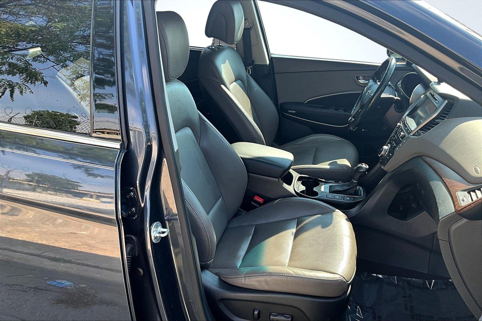 2017 Hyundai Santa Fe Limited Ultimate photo 6