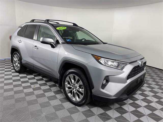 2019 Toyota RAV4 XLE Premium's photo