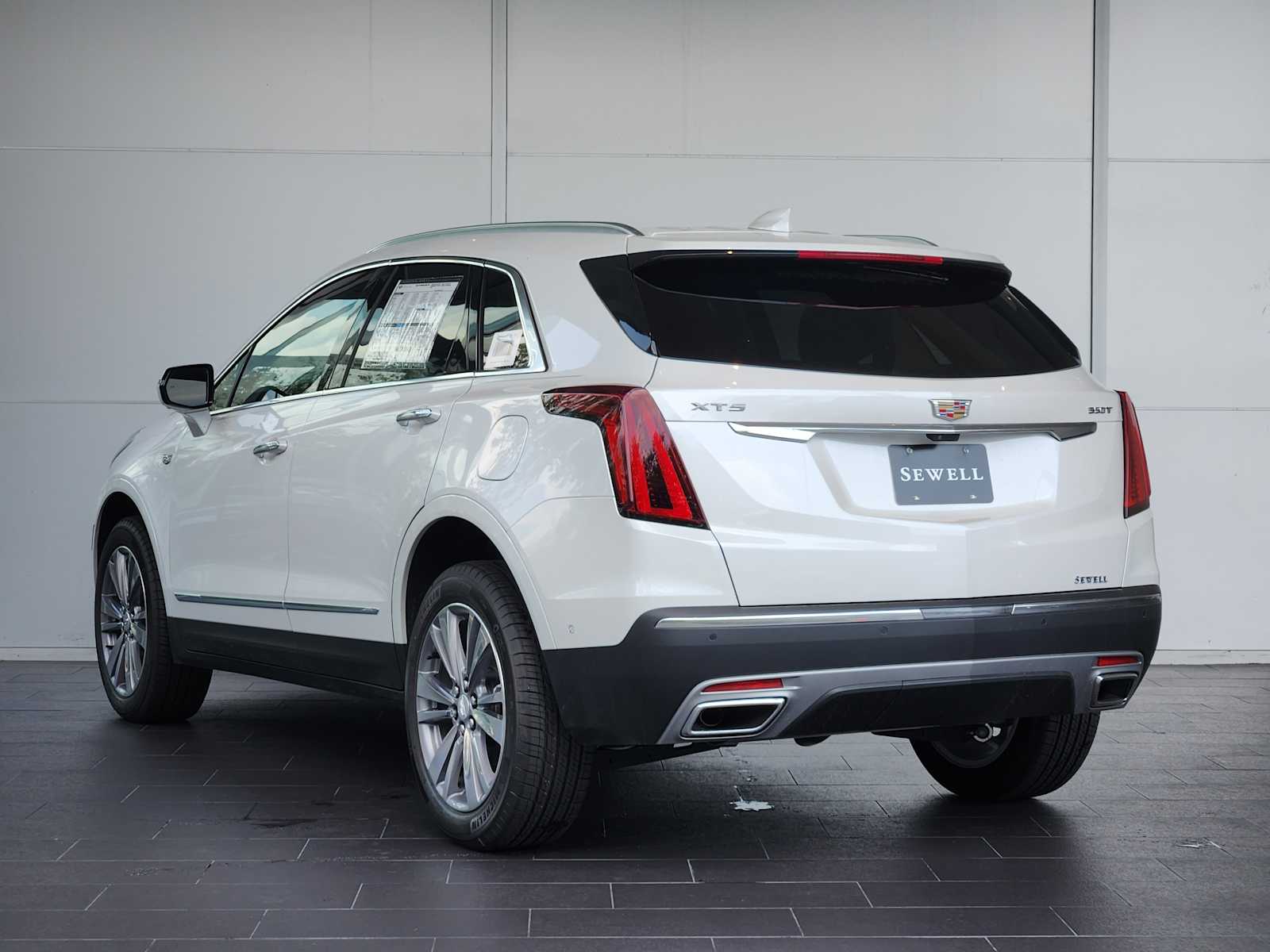 2025 Cadillac XT5 Premium Luxury photo 4