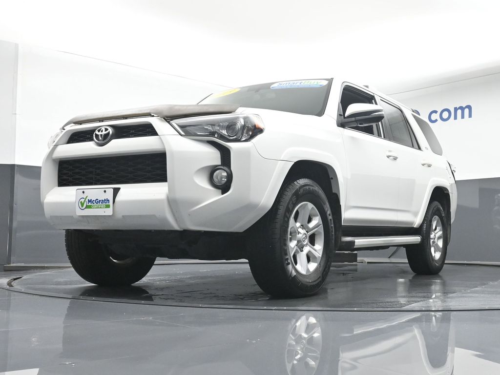 2019 Toyota 4Runner SR5 photo 4