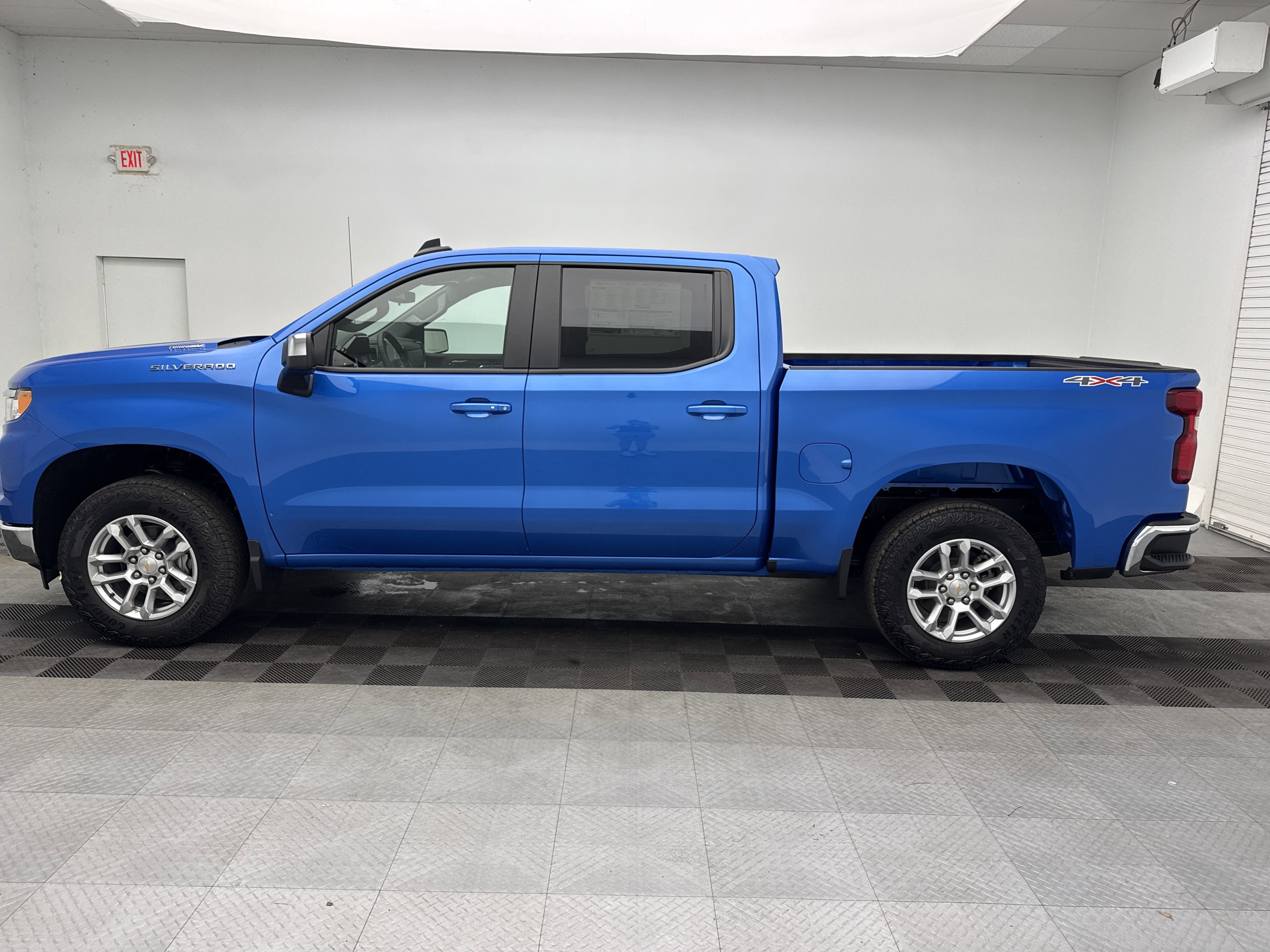 2025 Chevrolet Silverado 1500 LT photo 3