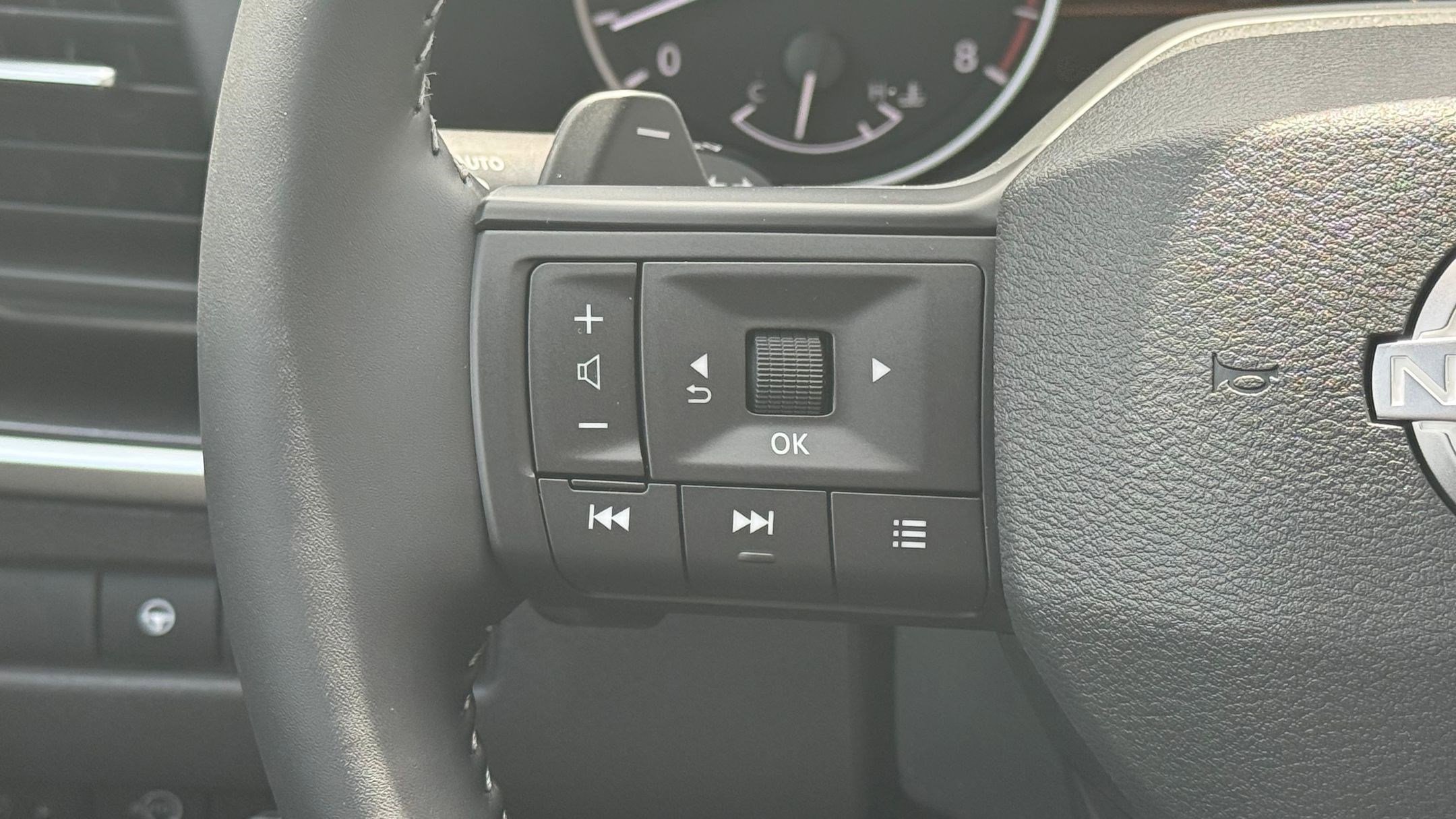 2026 Nissan Rogue SV photo 13