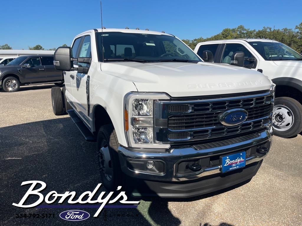 2026 Ford F-350 Super Duty Chassis Cab XL's photo