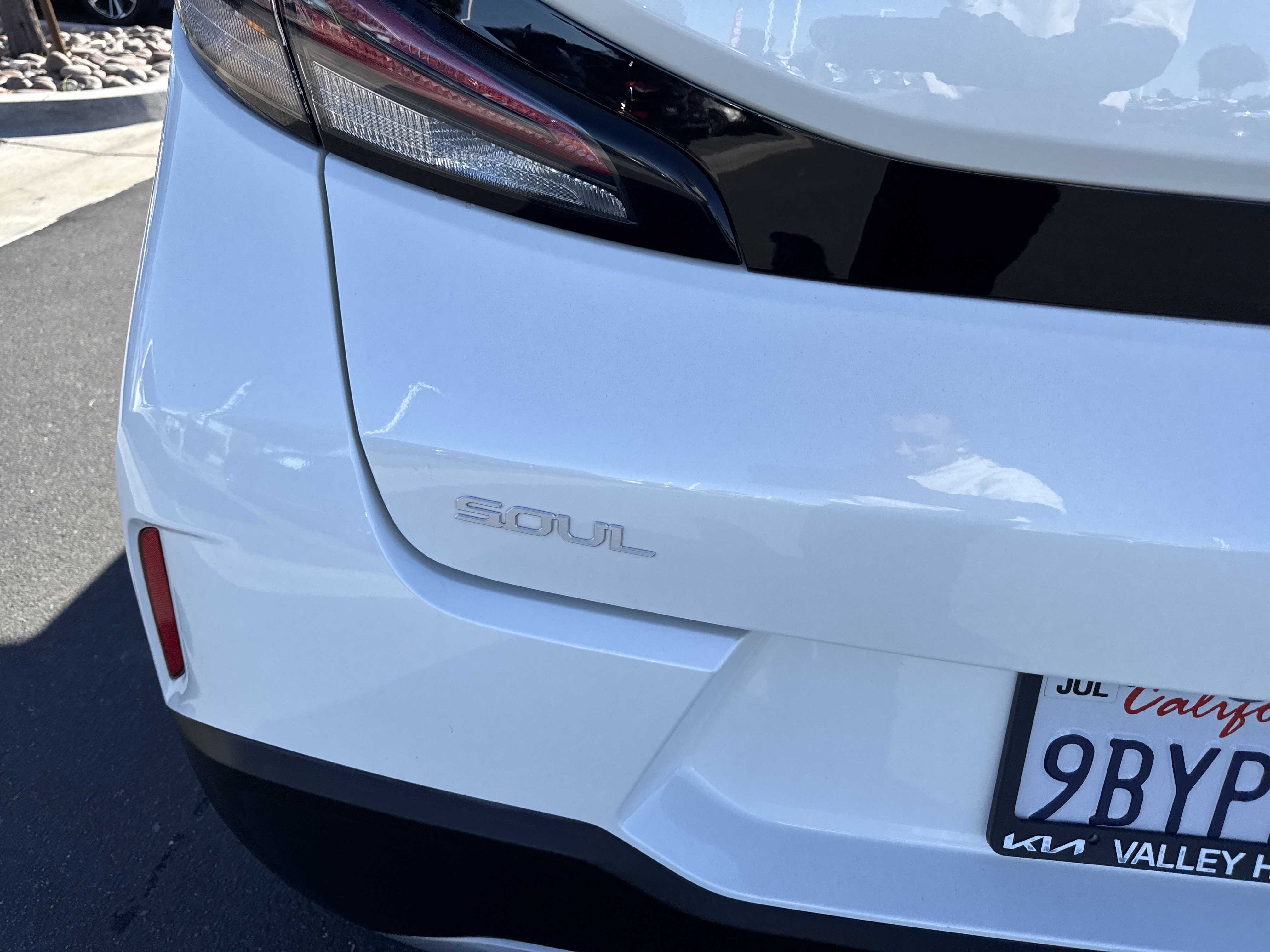 2023 Kia Soul LX photo 2