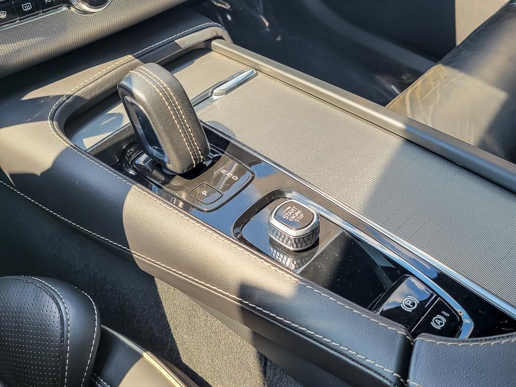 2022 VOLVO XC90 - Image 15
