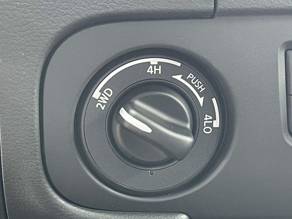 2025 Nissan Frontier PRO-4X photo 24