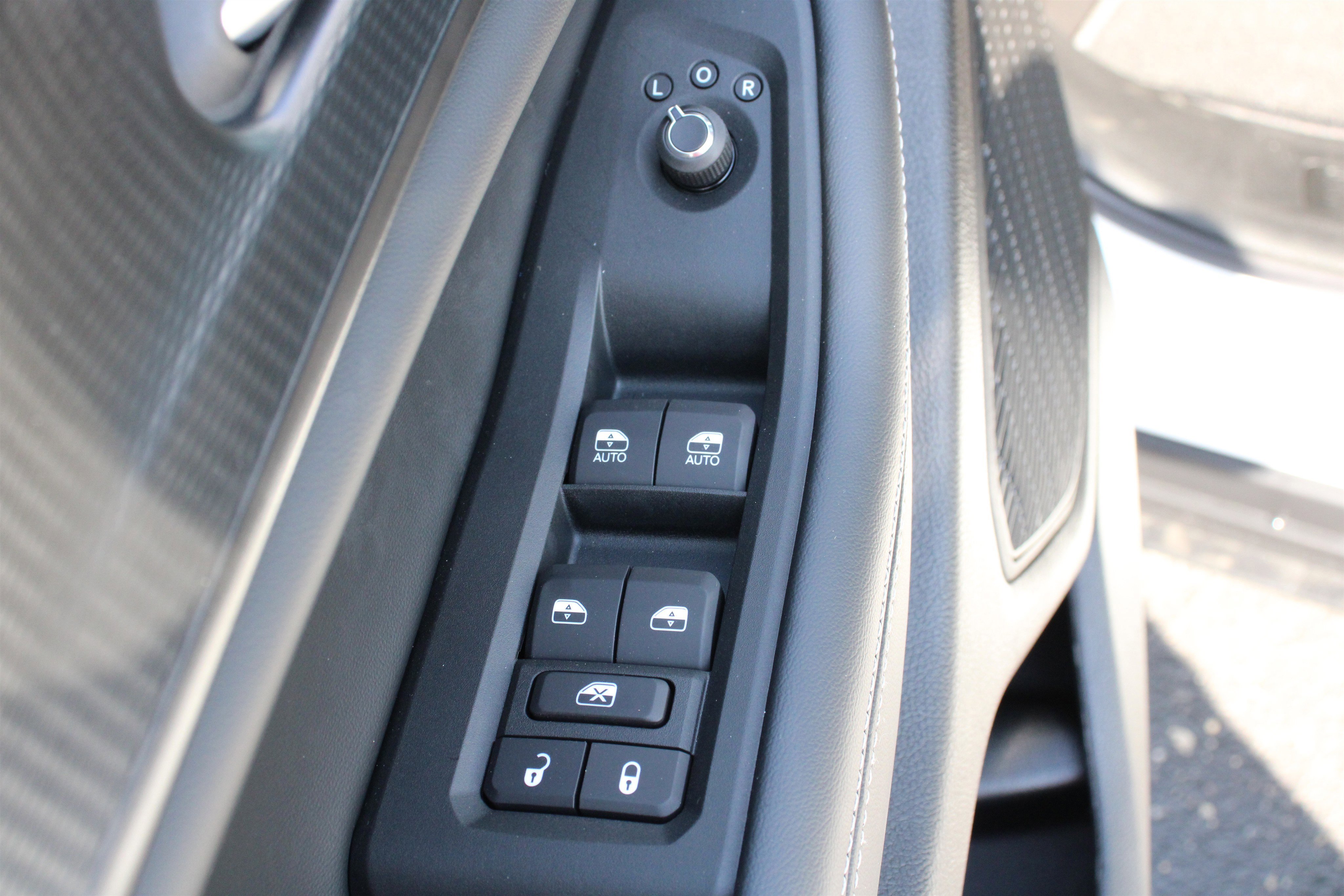 2025 Jeep Grand Cherokee Laredo X photo 2