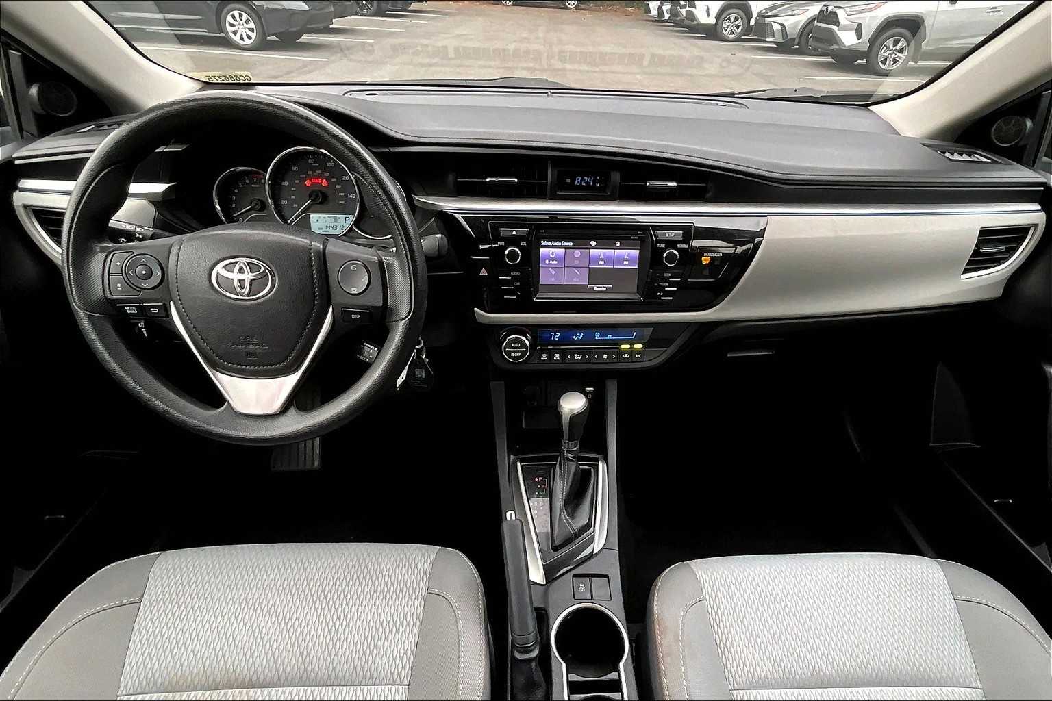 2016 Toyota Corolla LE photo 12