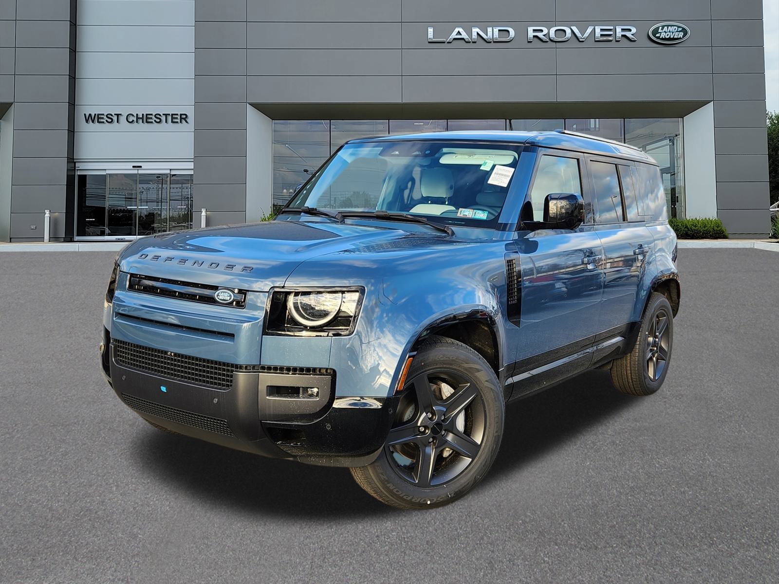 2026 Land Rover Defender X-Dynamic SE's photo