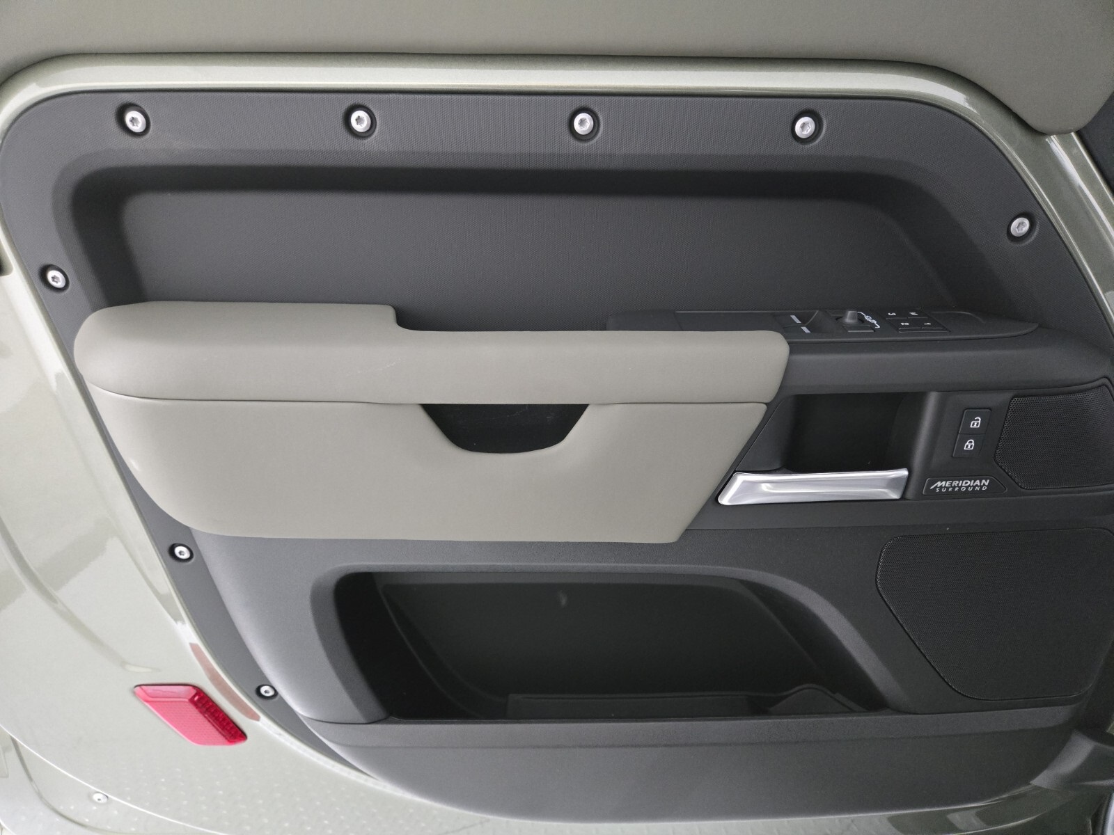 2025 Land Rover Defender X-Dynamic SE photo 20