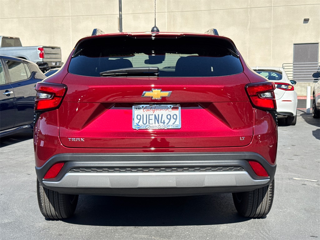 2025 Chevrolet Trax LT photo 9