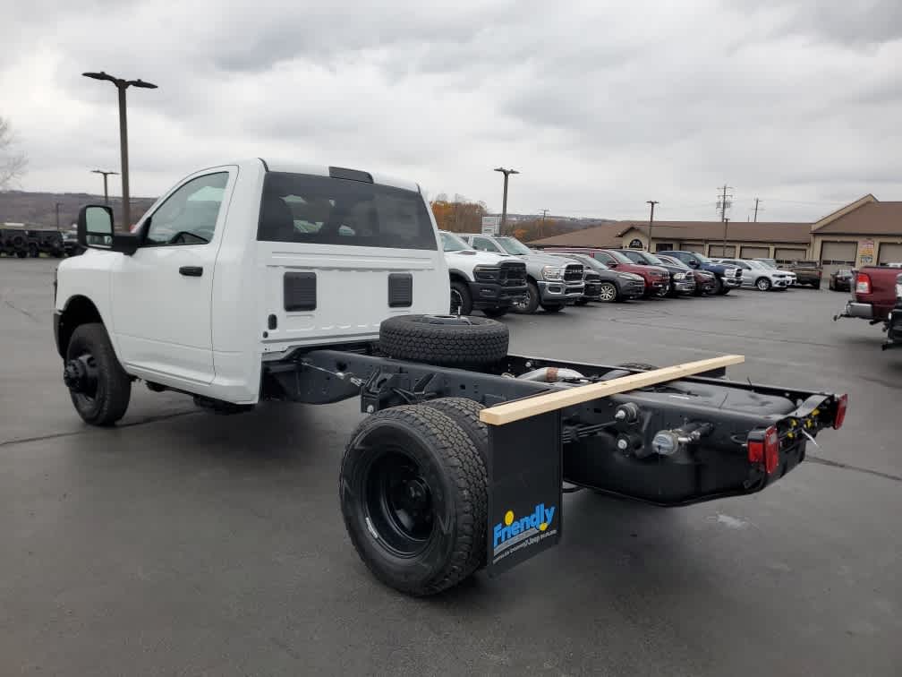 2026 Ram 3500 Tradesman photo 4