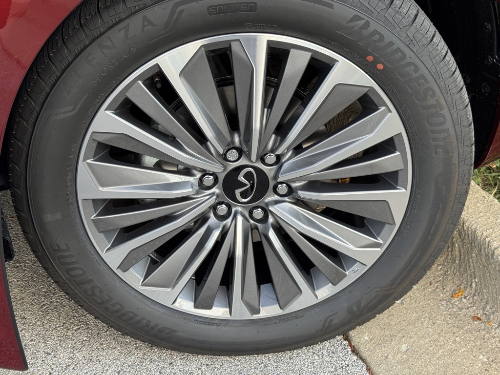 2026 Infiniti QX80 Luxe photo 3