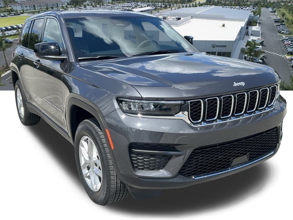 2025 Jeep Grand Cherokee Laredo photo 2