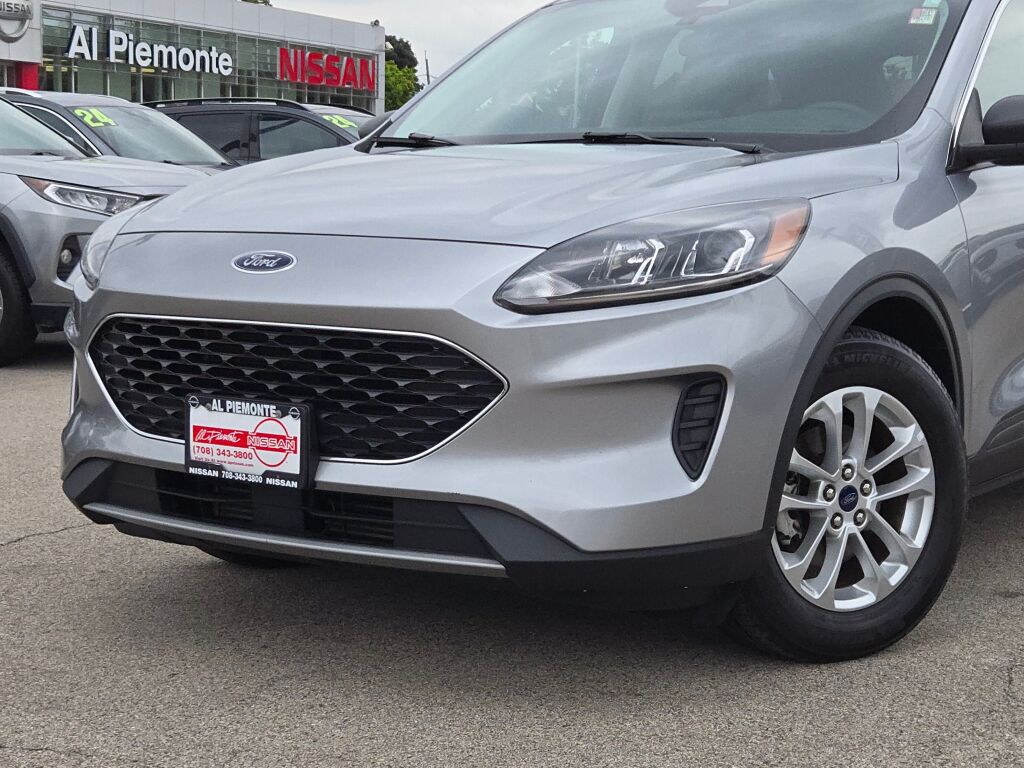 Used 2022 Ford Escape SE with VIN 1FMCU0G67NUB95697 for sale in Melrose Park, IL