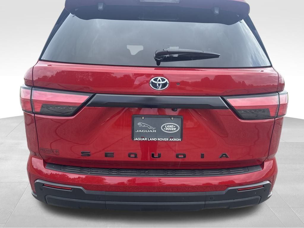 2024 Toyota Sequoia SR5 photo 5
