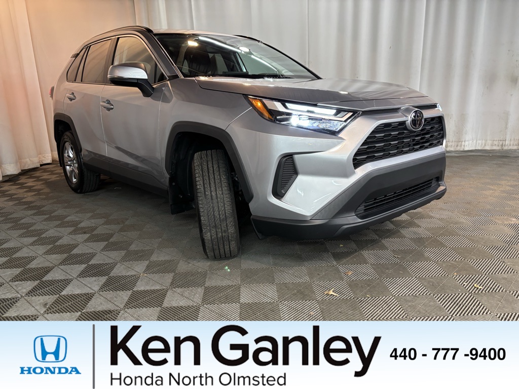 2023 Toyota RAV4 XLE's photo
