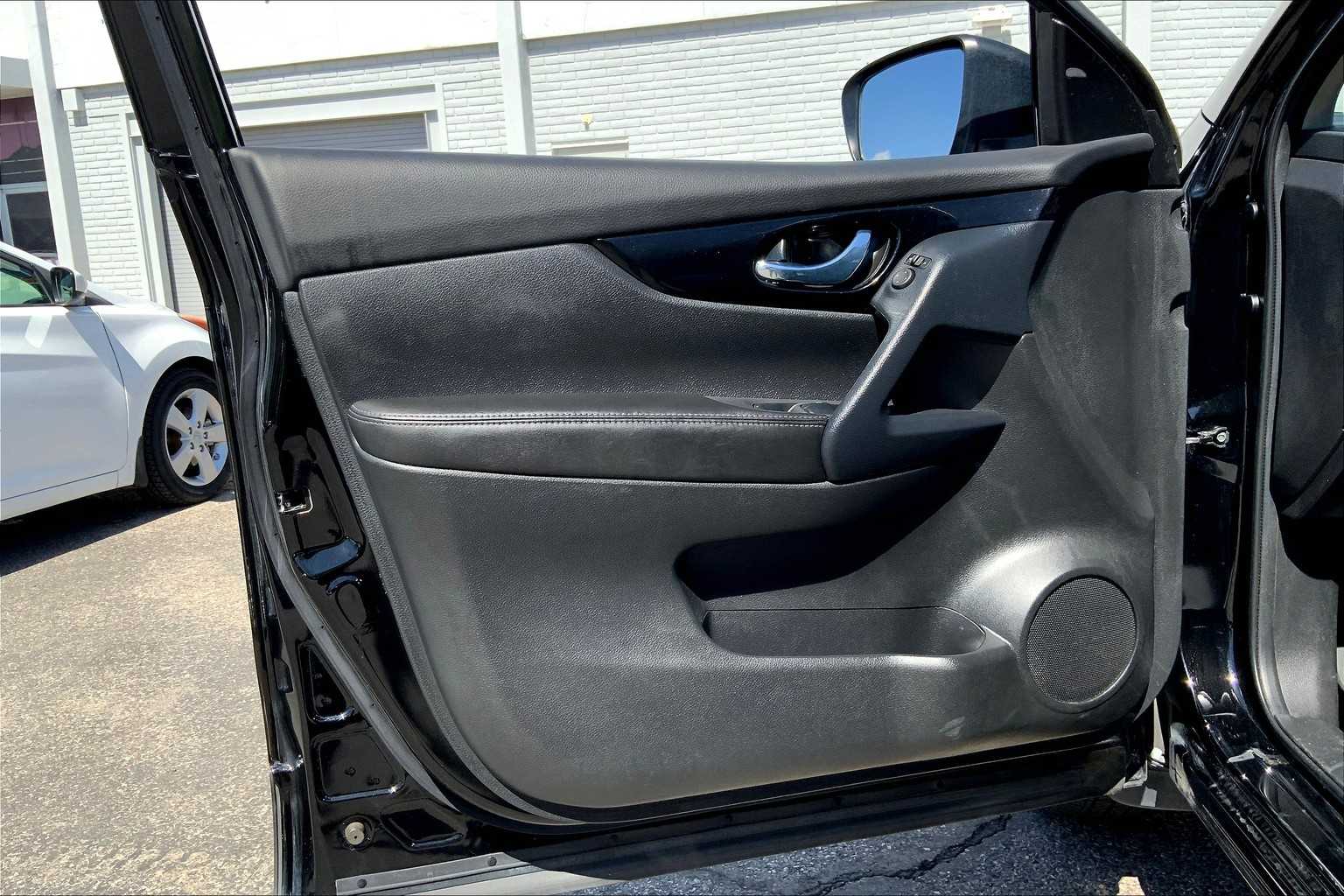 2022 Nissan Rogue Sport SL photo 18
