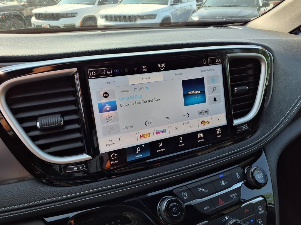 2026 Chrysler Pacifica photo 19