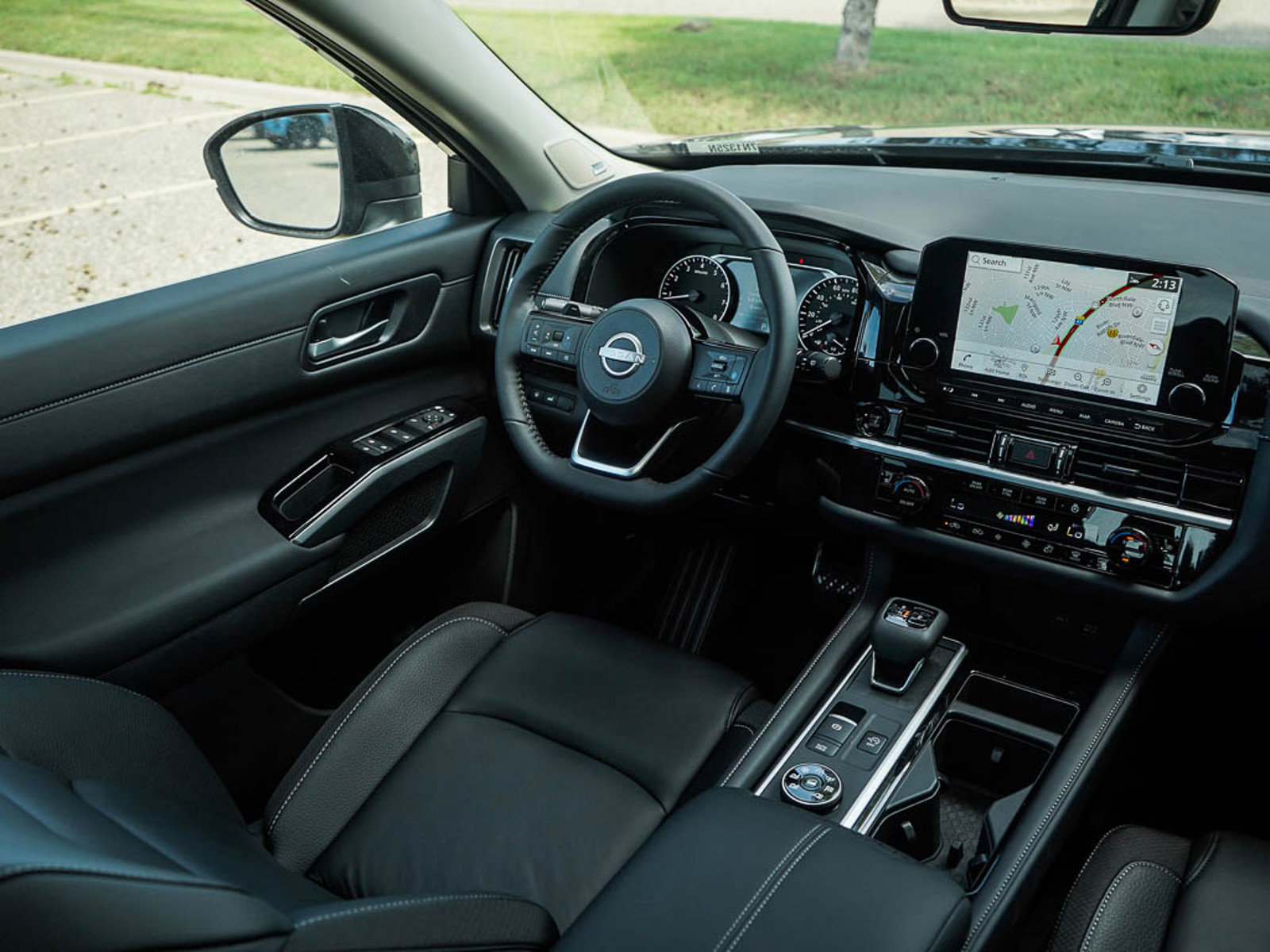 2025 Nissan Pathfinder SL photo 15