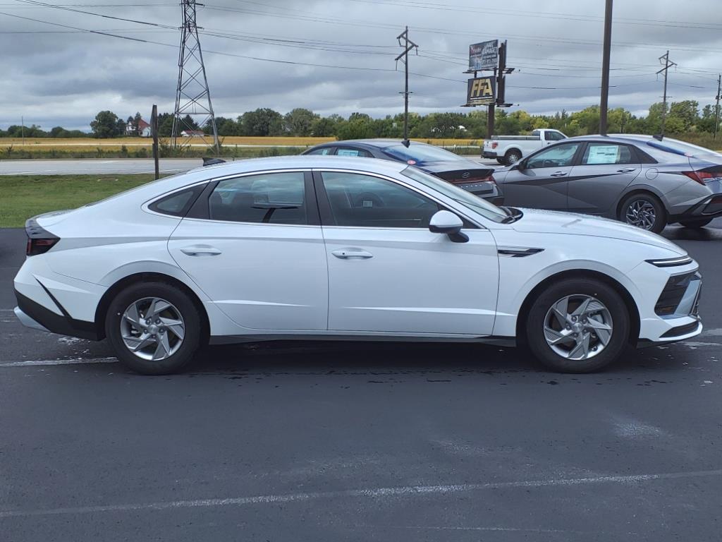2025 Hyundai Sonata SE photo 2